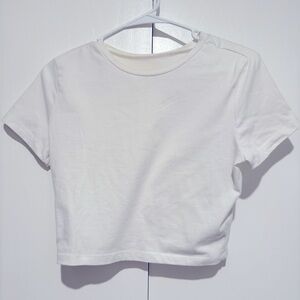 White Fable Target White Crop Tee
Women’s Size: L